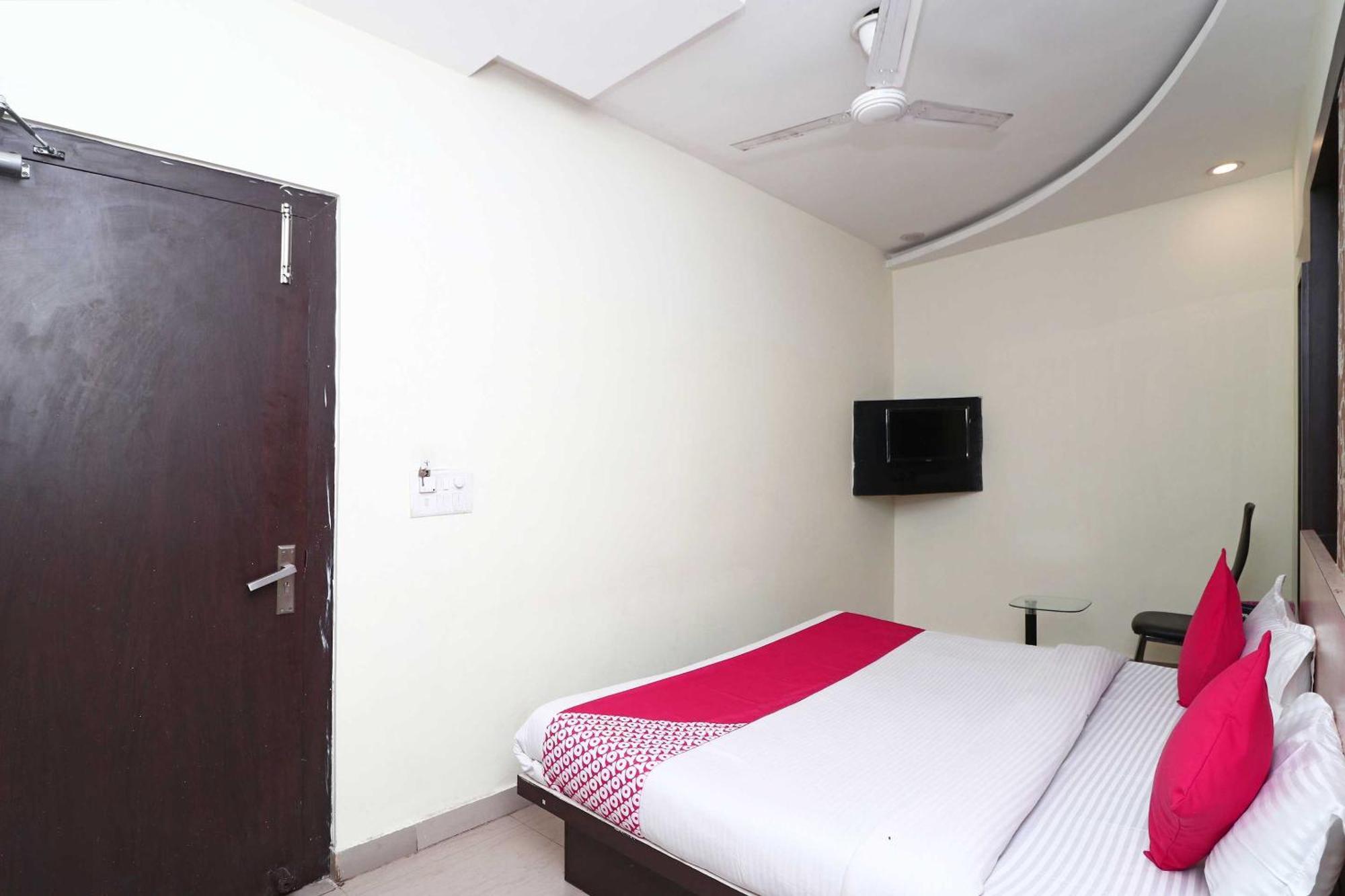 Oyo Flagship Hotel Krishna Chinhat Екстер'єр фото