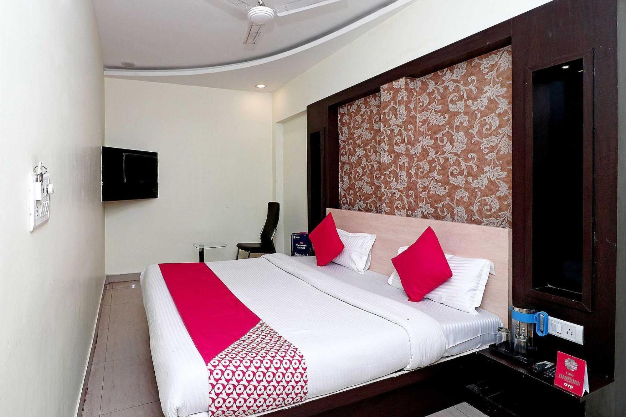 Oyo Flagship Hotel Krishna Chinhat Екстер'єр фото