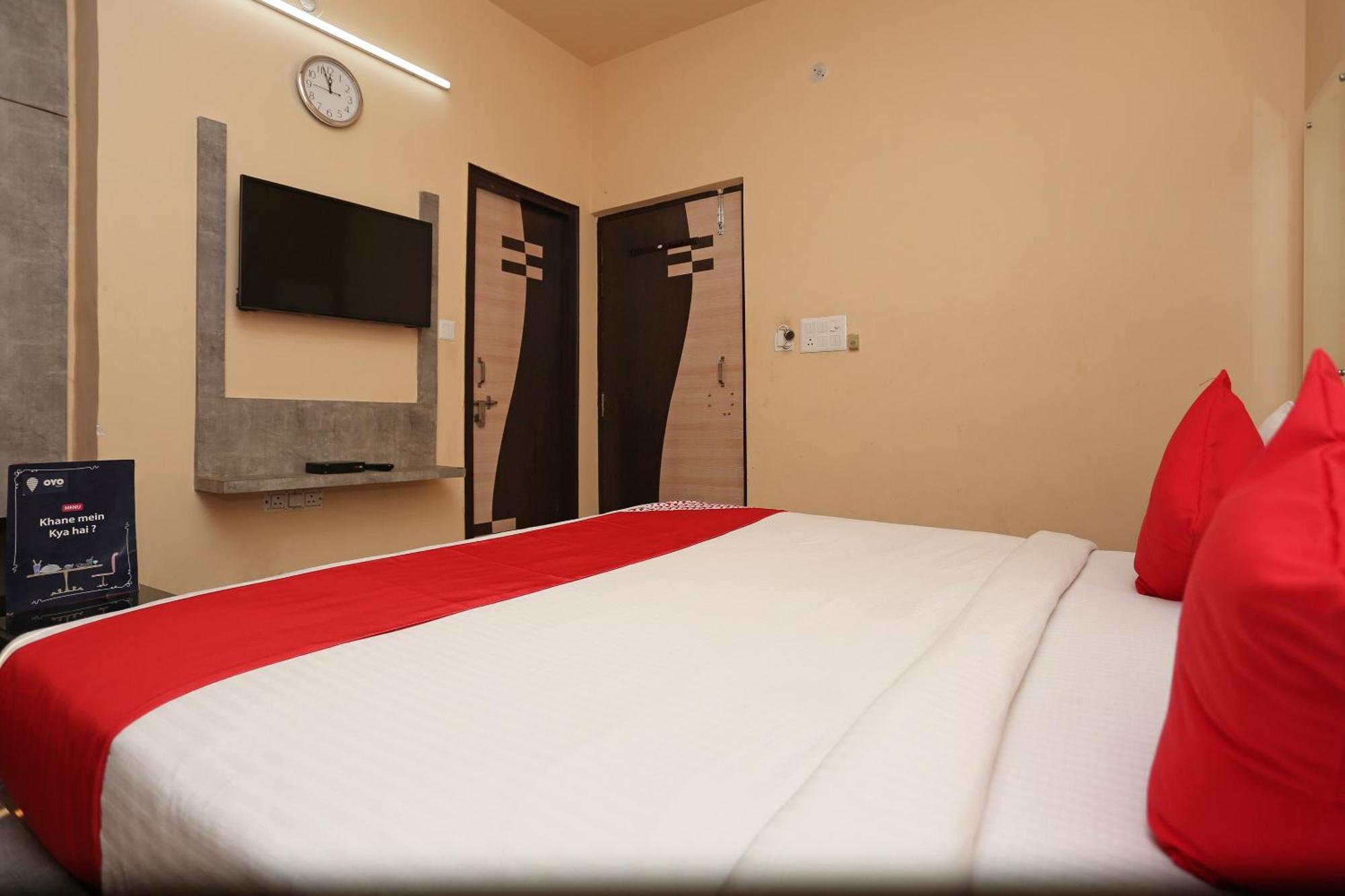 Oyo Flagship Hotel Krishna Chinhat Екстер'єр фото