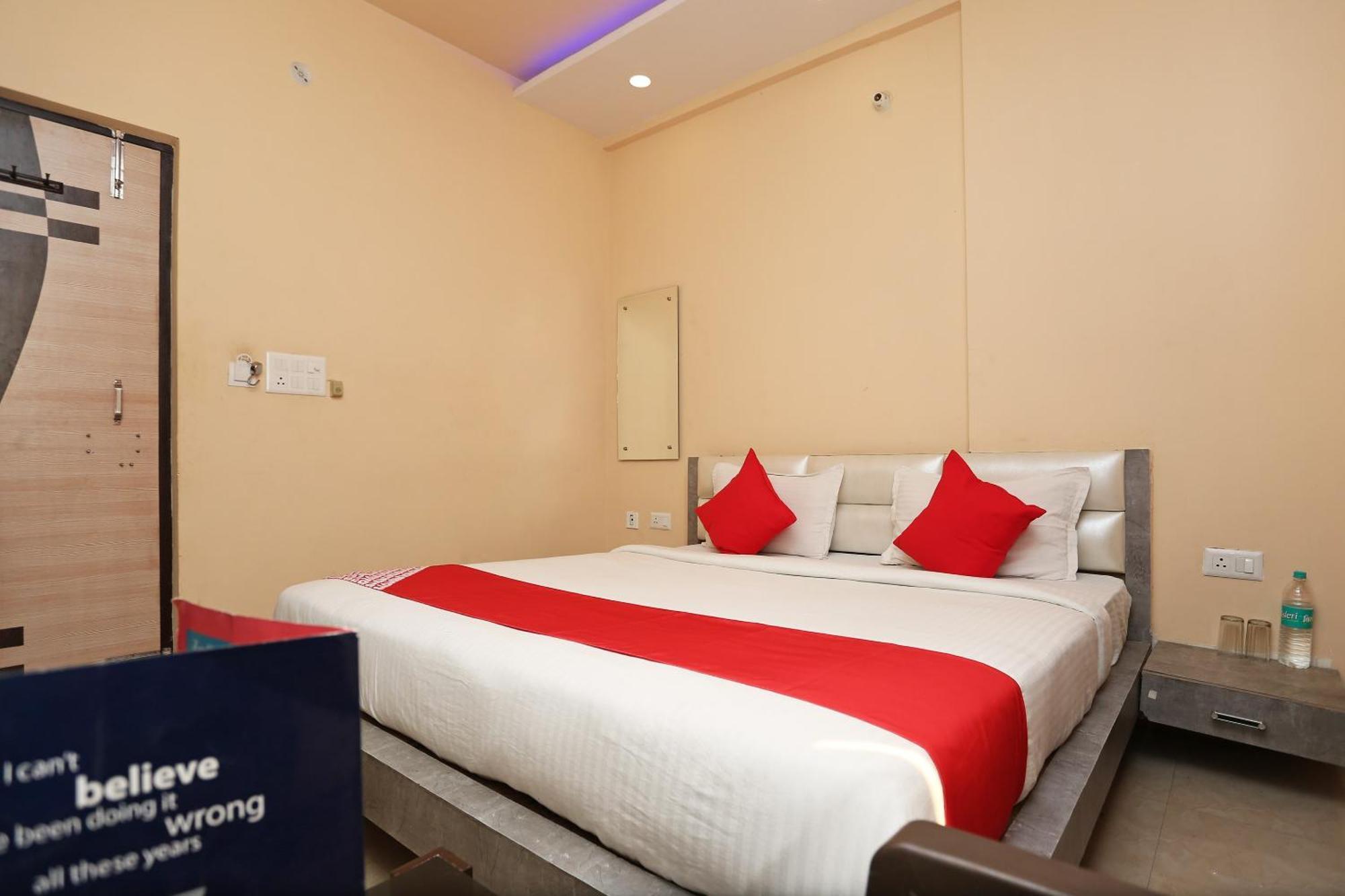 Oyo Flagship Hotel Krishna Chinhat Екстер'єр фото