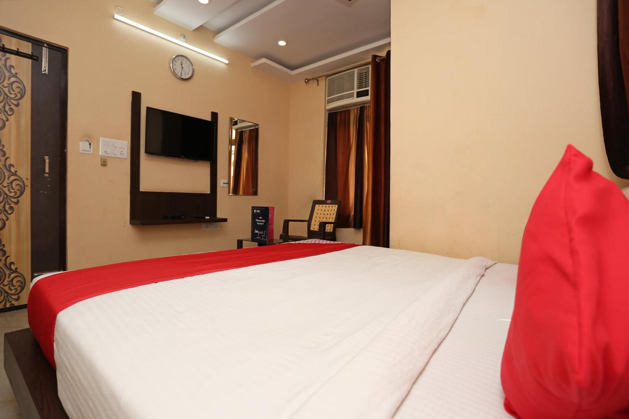 Oyo Flagship Hotel Krishna Chinhat Екстер'єр фото