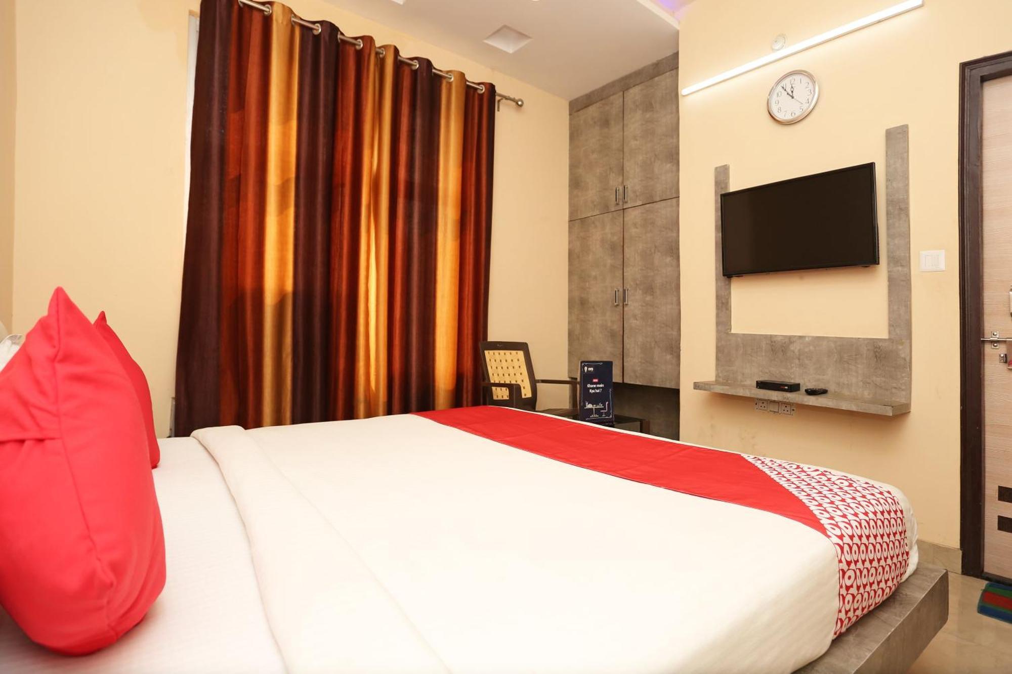 Oyo Flagship Hotel Krishna Chinhat Екстер'єр фото