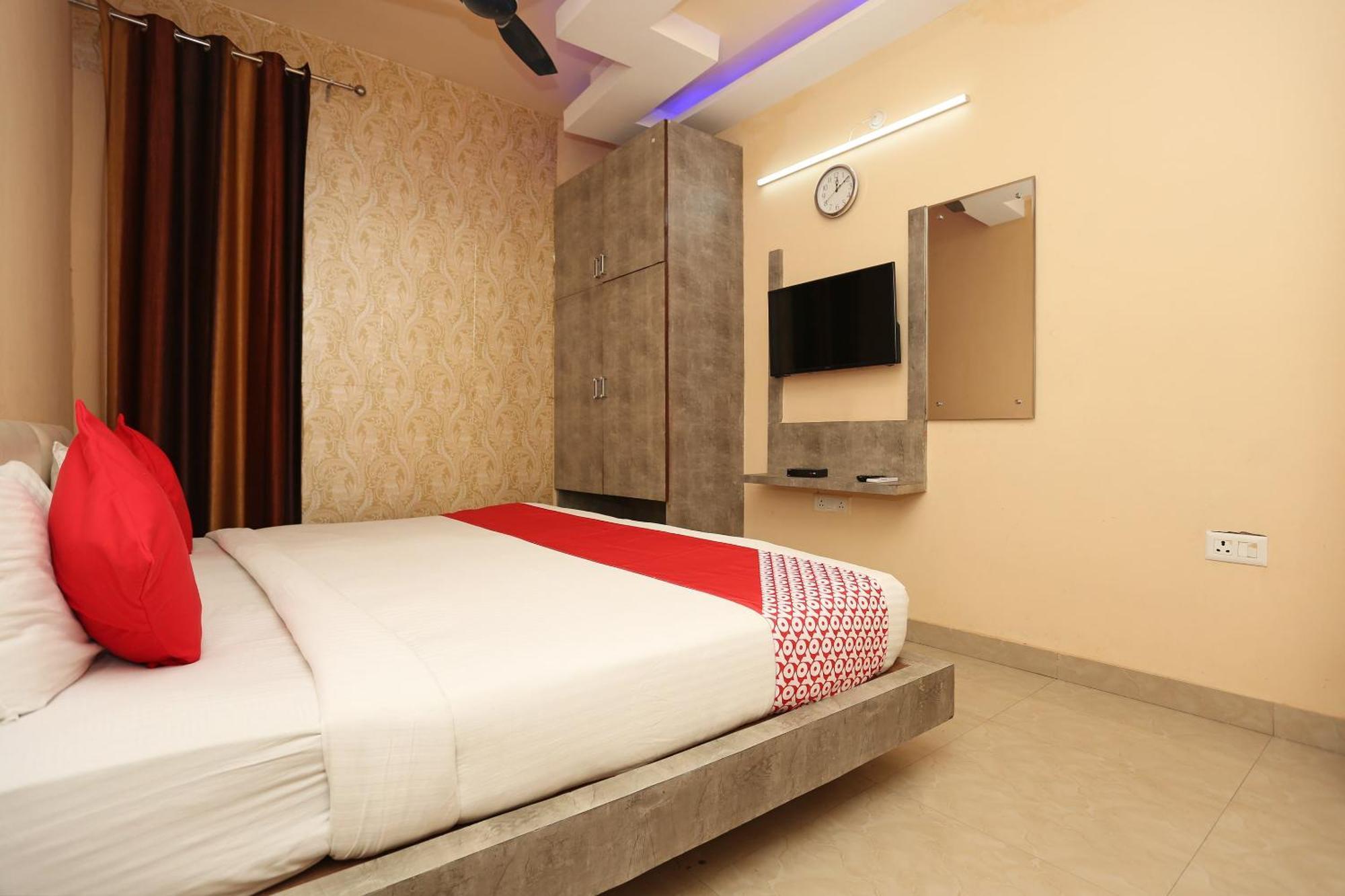 Oyo Flagship Hotel Krishna Chinhat Екстер'єр фото