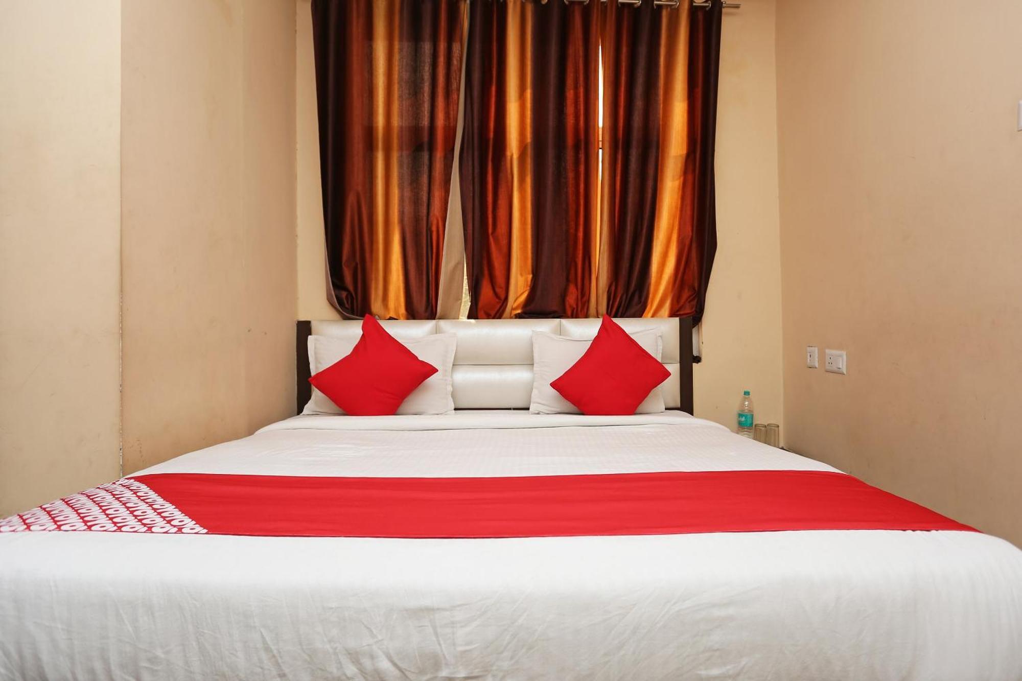 Oyo Flagship Hotel Krishna Chinhat Екстер'єр фото